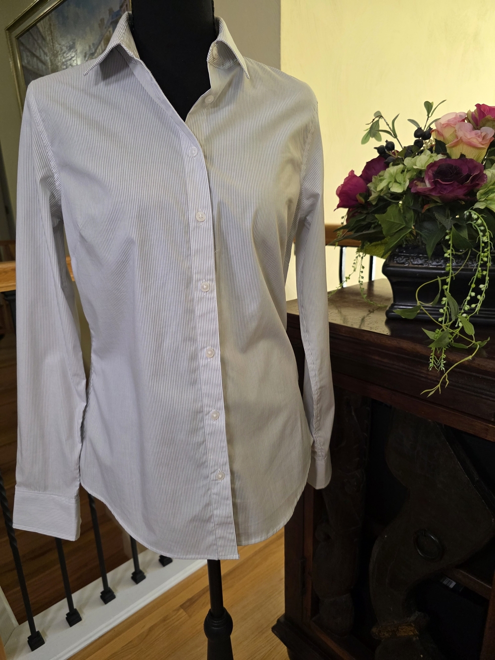 Banana Republic White Shirt with Light Blue Pinstripes Size 4
